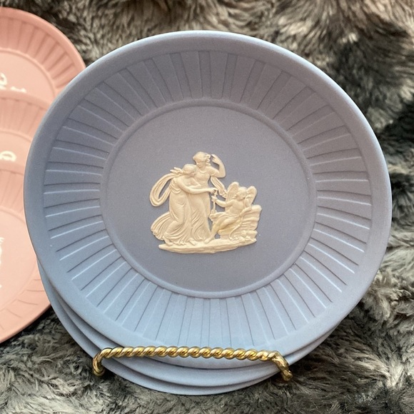 Set of Wedgwood Jasper Vintage Mini Plates - Picture 5 of 16